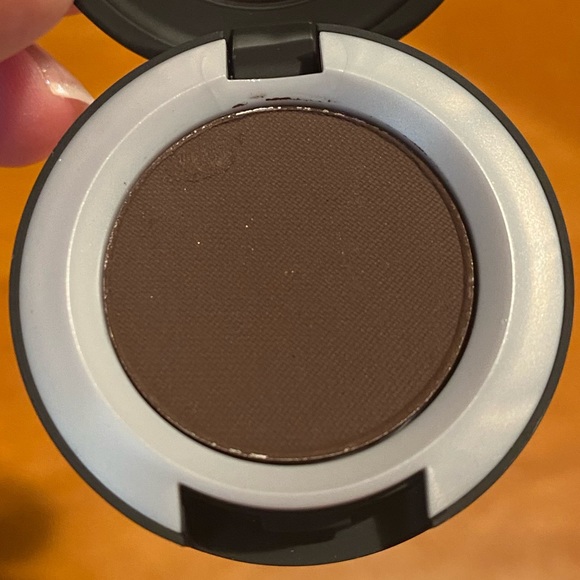 MAC Powder Kiss Soft Matte Eyeshadow Give a Glam - Picture 9 of 16